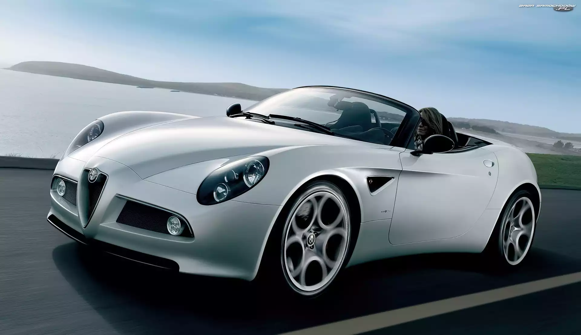 Kobieta, Alfa Romeo Spider, 8C