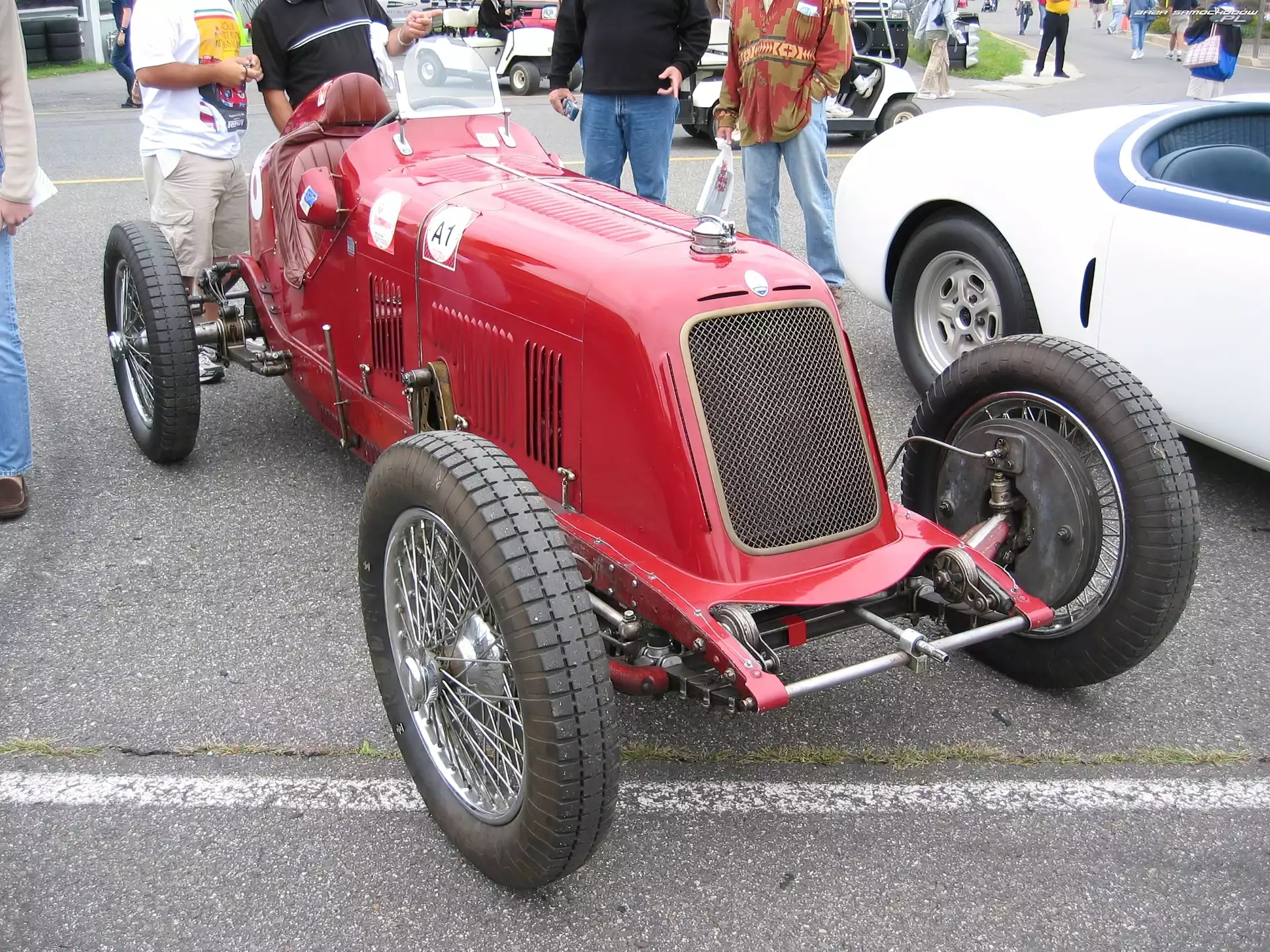 Maserati, koła znaczek