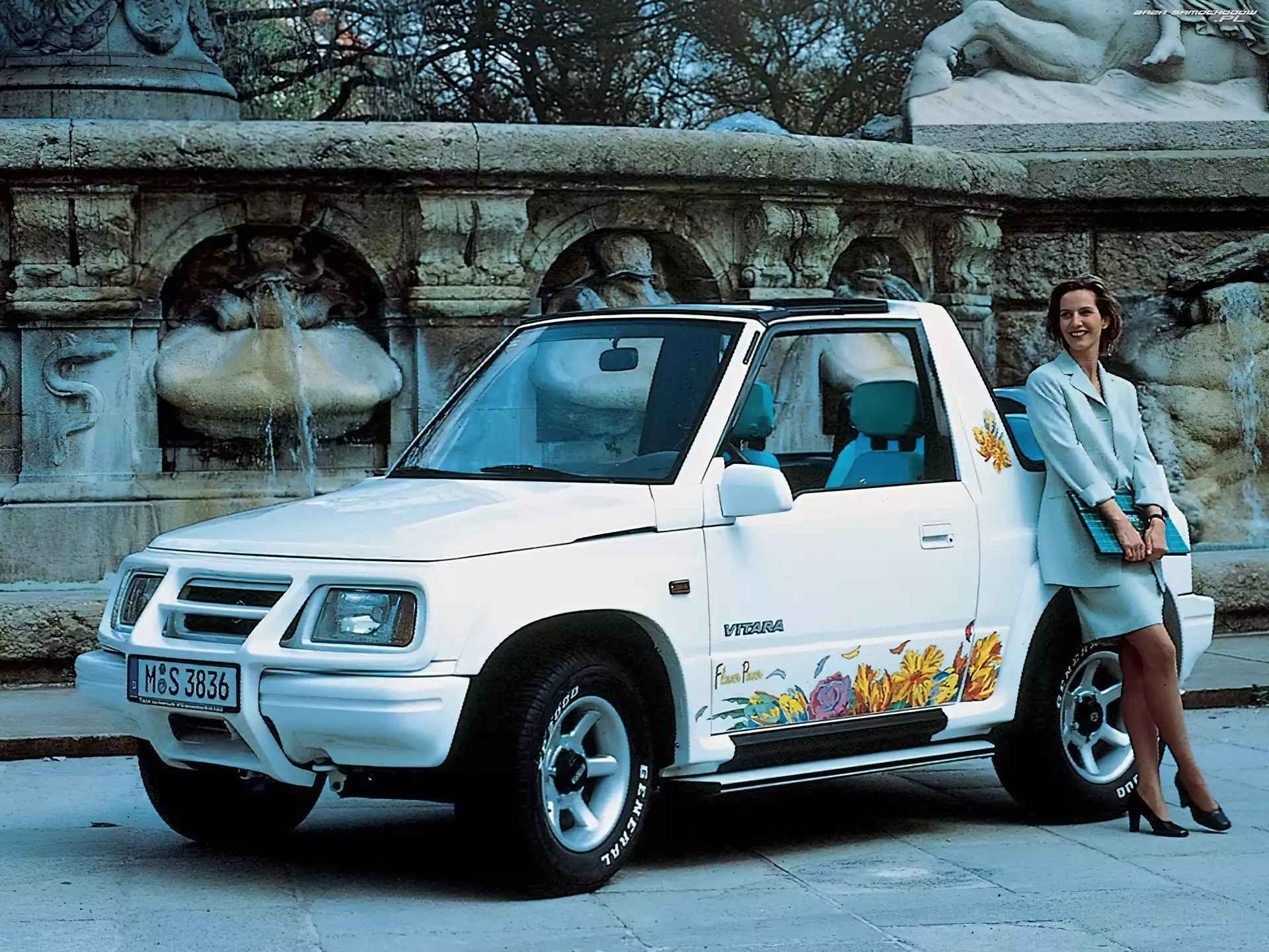 Kwiatki, Suzuki Vitara, Biała