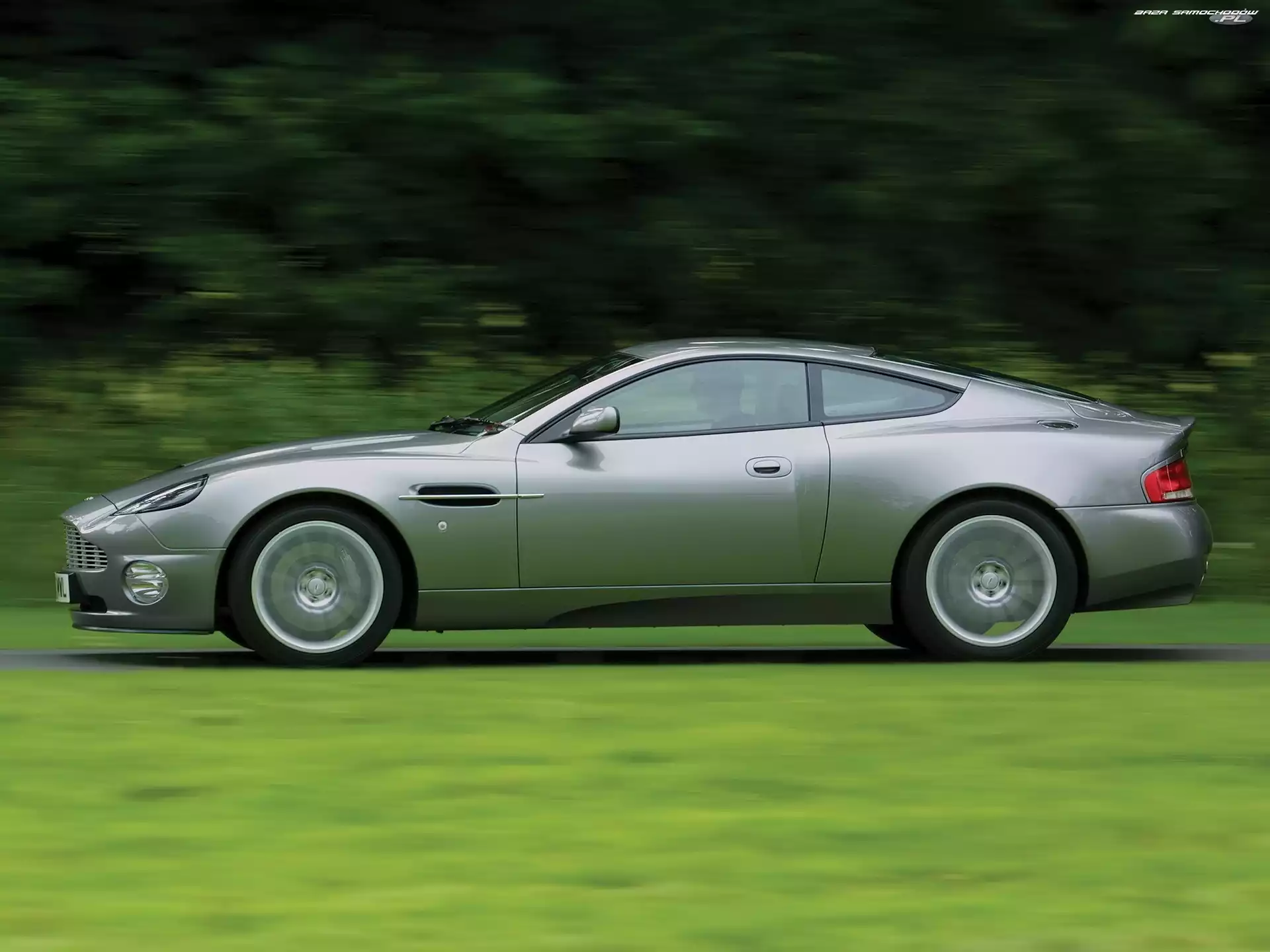 Lewy Profil, Aston Martin, V12