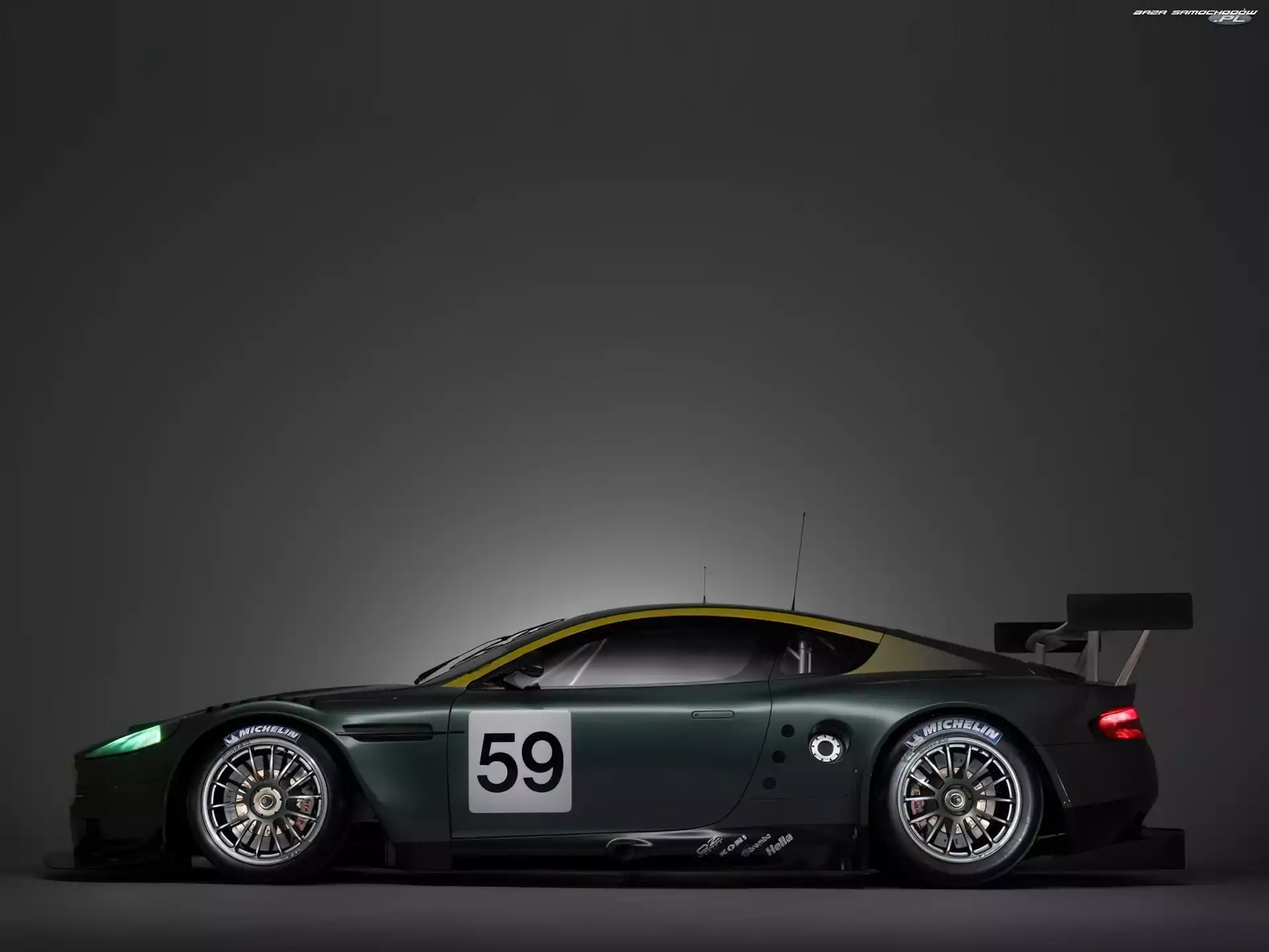 Lewy Profil, Astron Martin, DB9