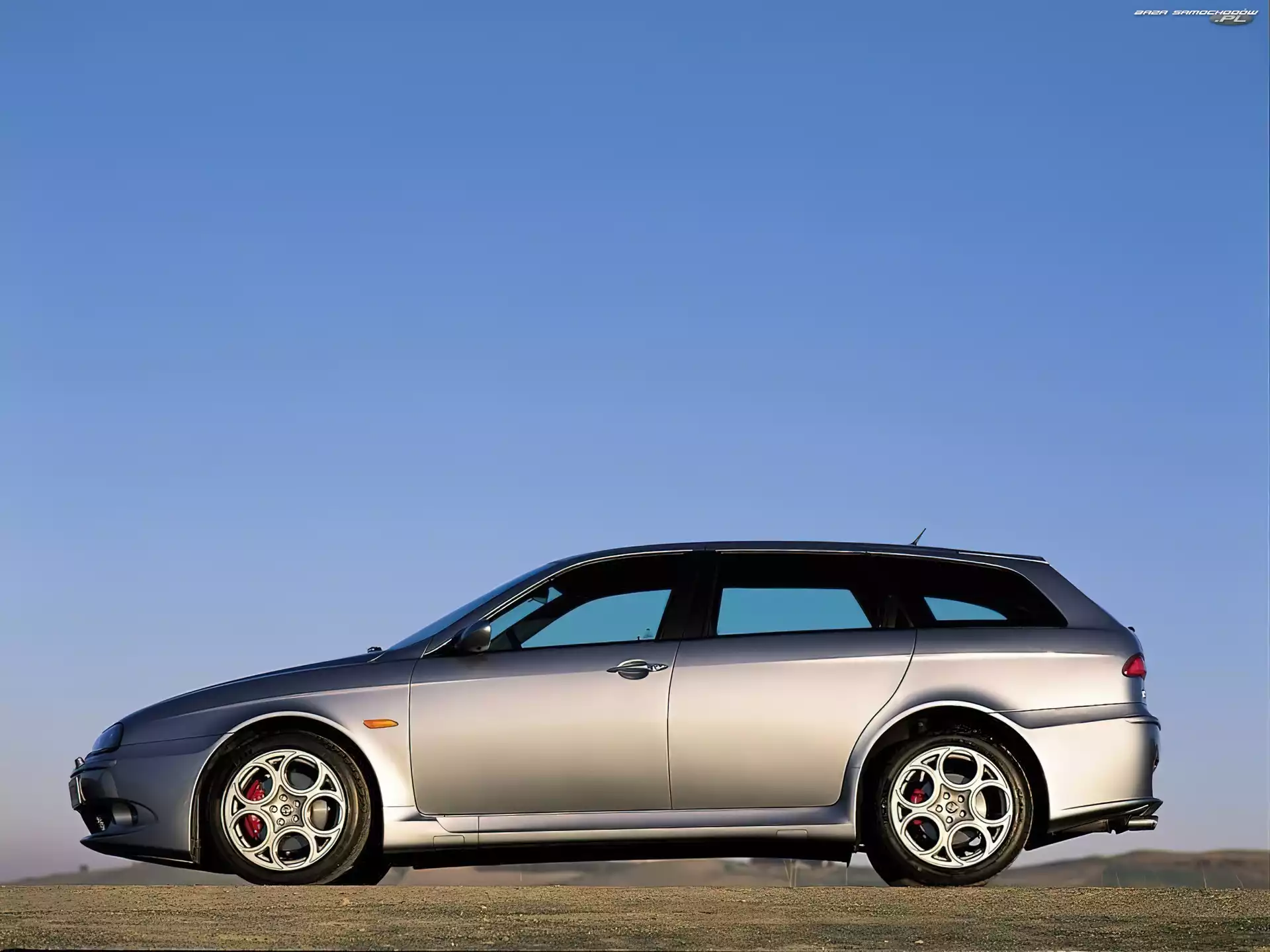 Lewy Bok, Srebrna, Alfa Romeo 156