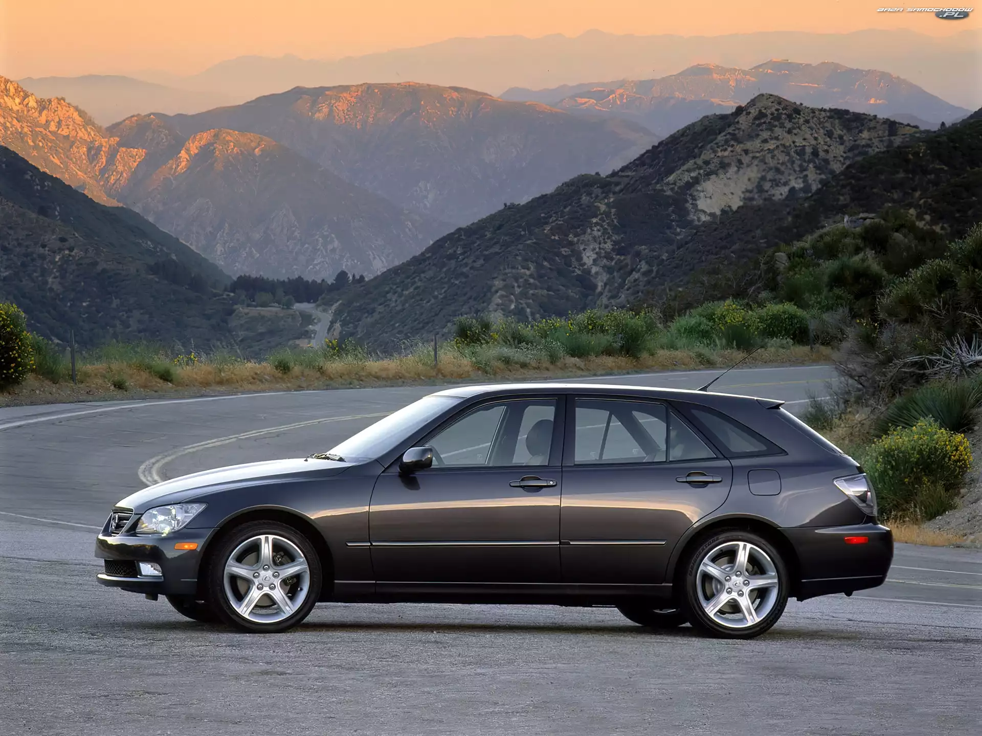 Lexus LS, Czarny