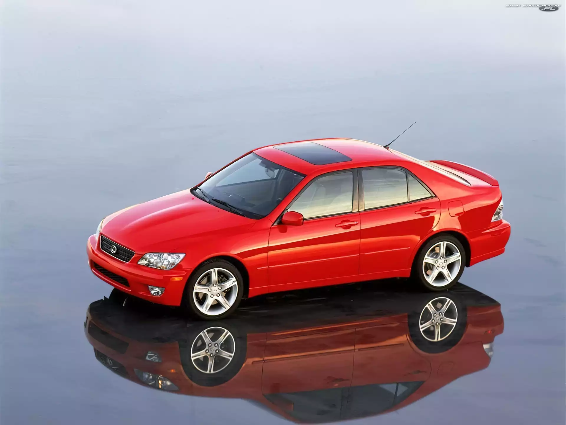 Lexus IS, Czerwony