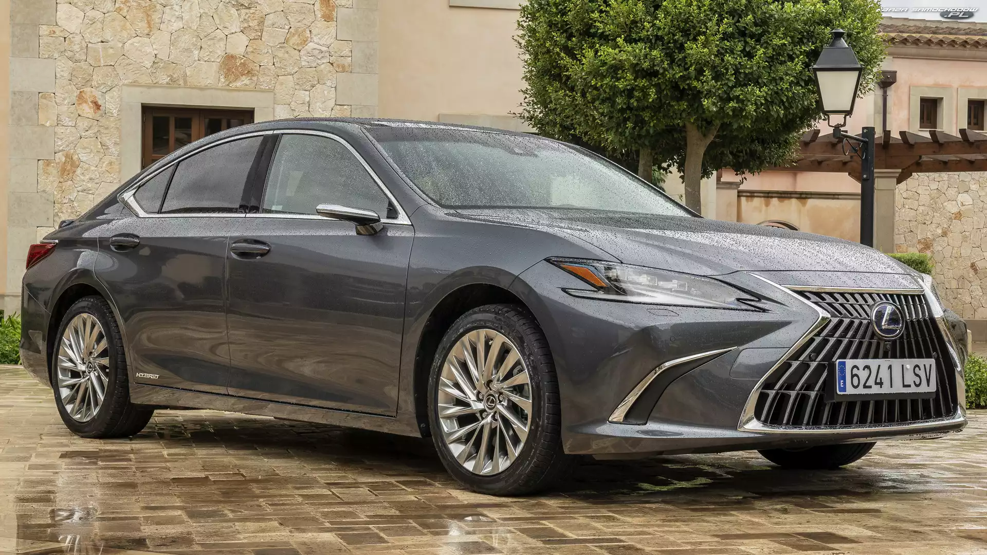 Deszcz, Lexus ES Hybrid, 2021