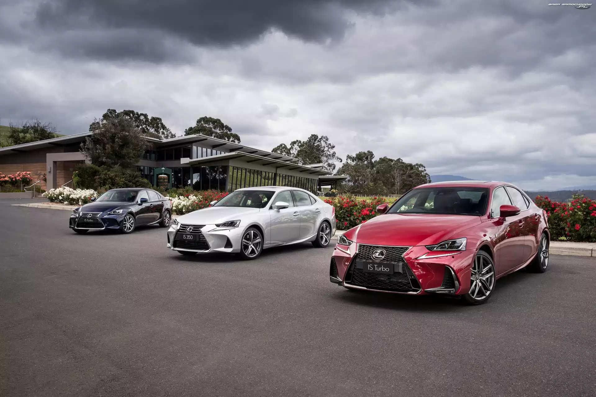 Lexus IS, Samochody, Trzy