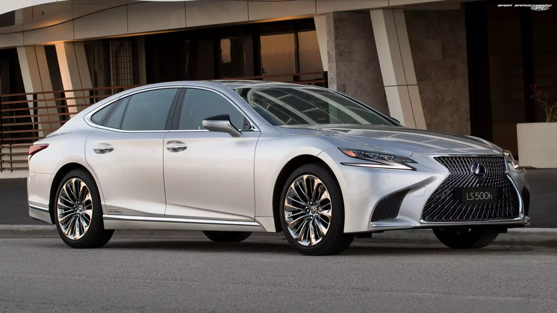 Lexus LS, 2018, Srebrny, Hybryda