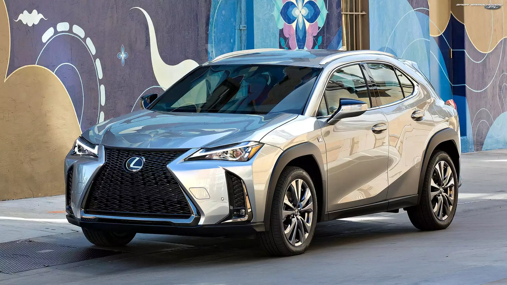 Lexus UX, Ściana, Srebrny, Kolorowa