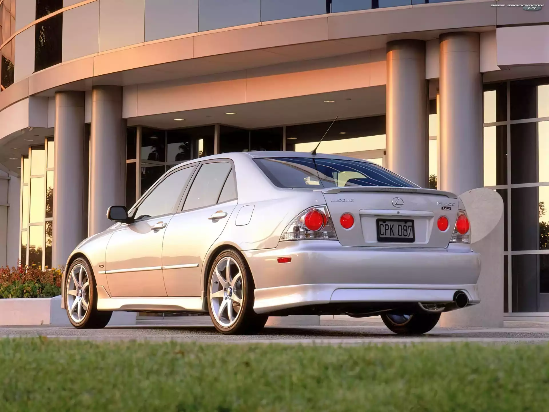 Lexus IS, Srebrny