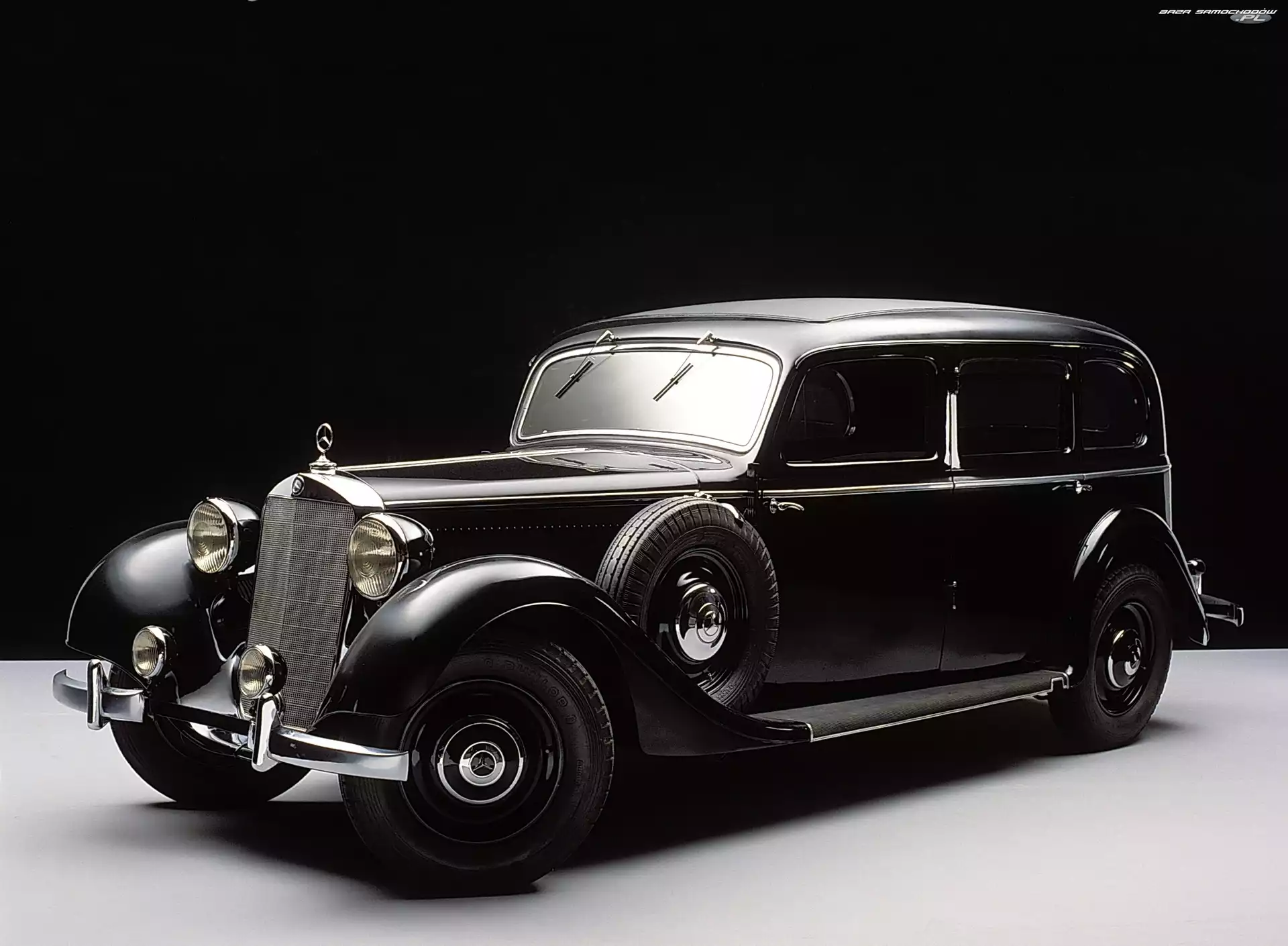 Limuzyna, Czarny, Mercedes Benz 260D