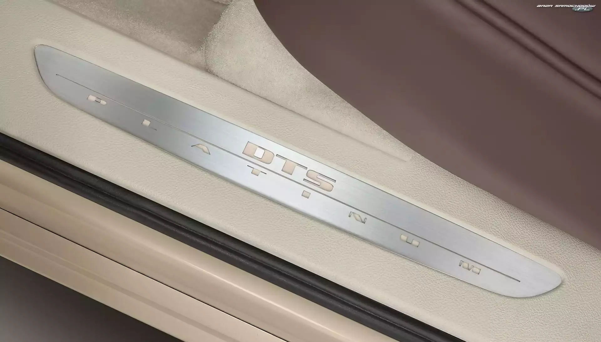 Listwa, Próg, Cadillac DTS, Ozdobna