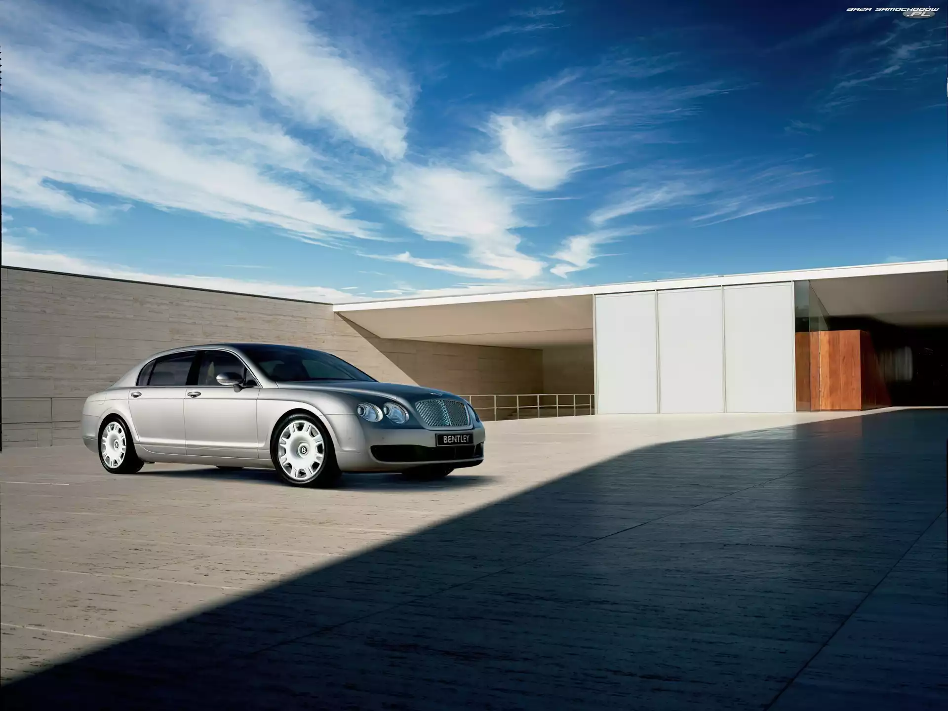 Bentley Continental Flying Spur, Luksusowy
