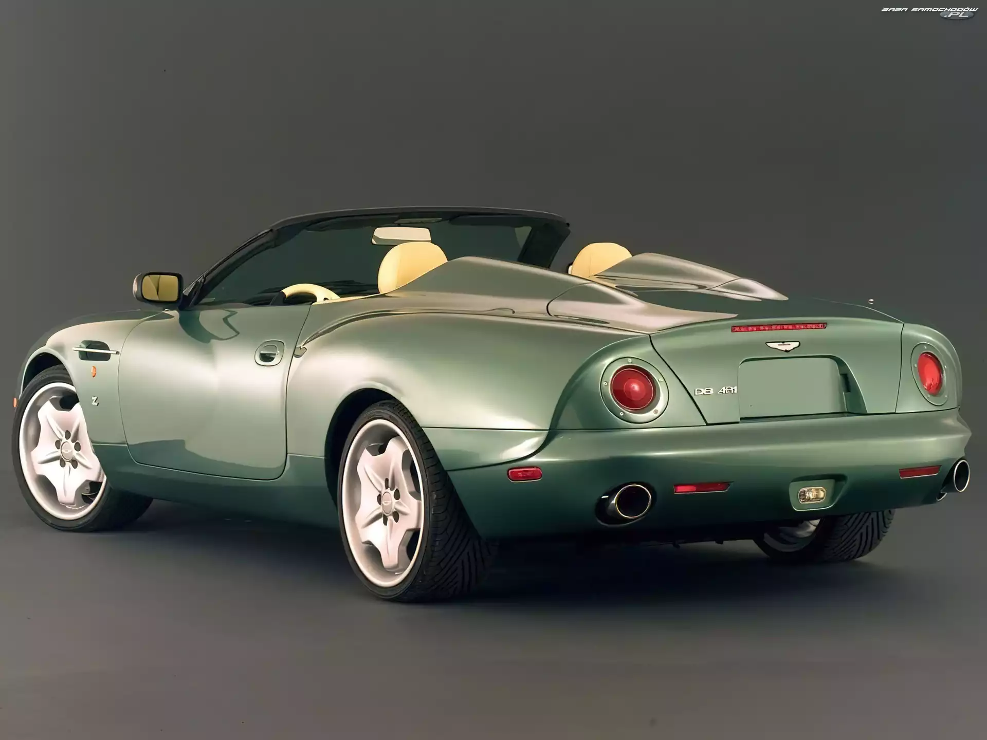 Aston Martin DB4