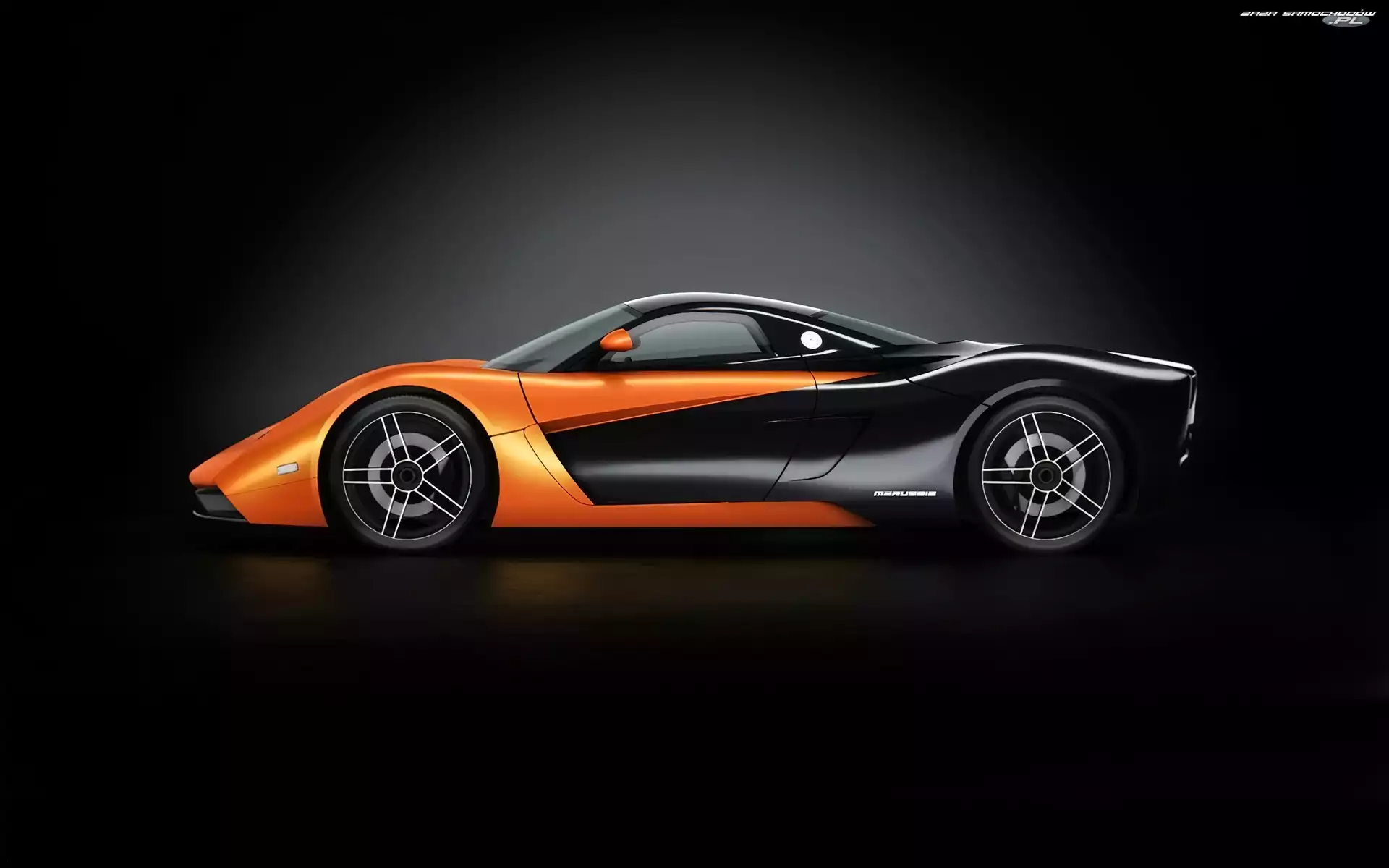 Marussia B1, Lewa, Strona