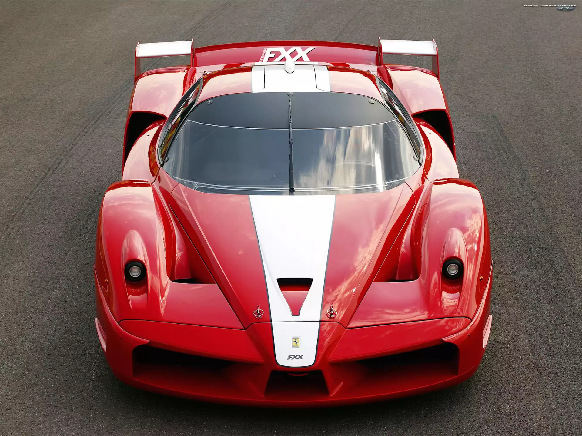 Maska, Ferrari FXX, Lekka