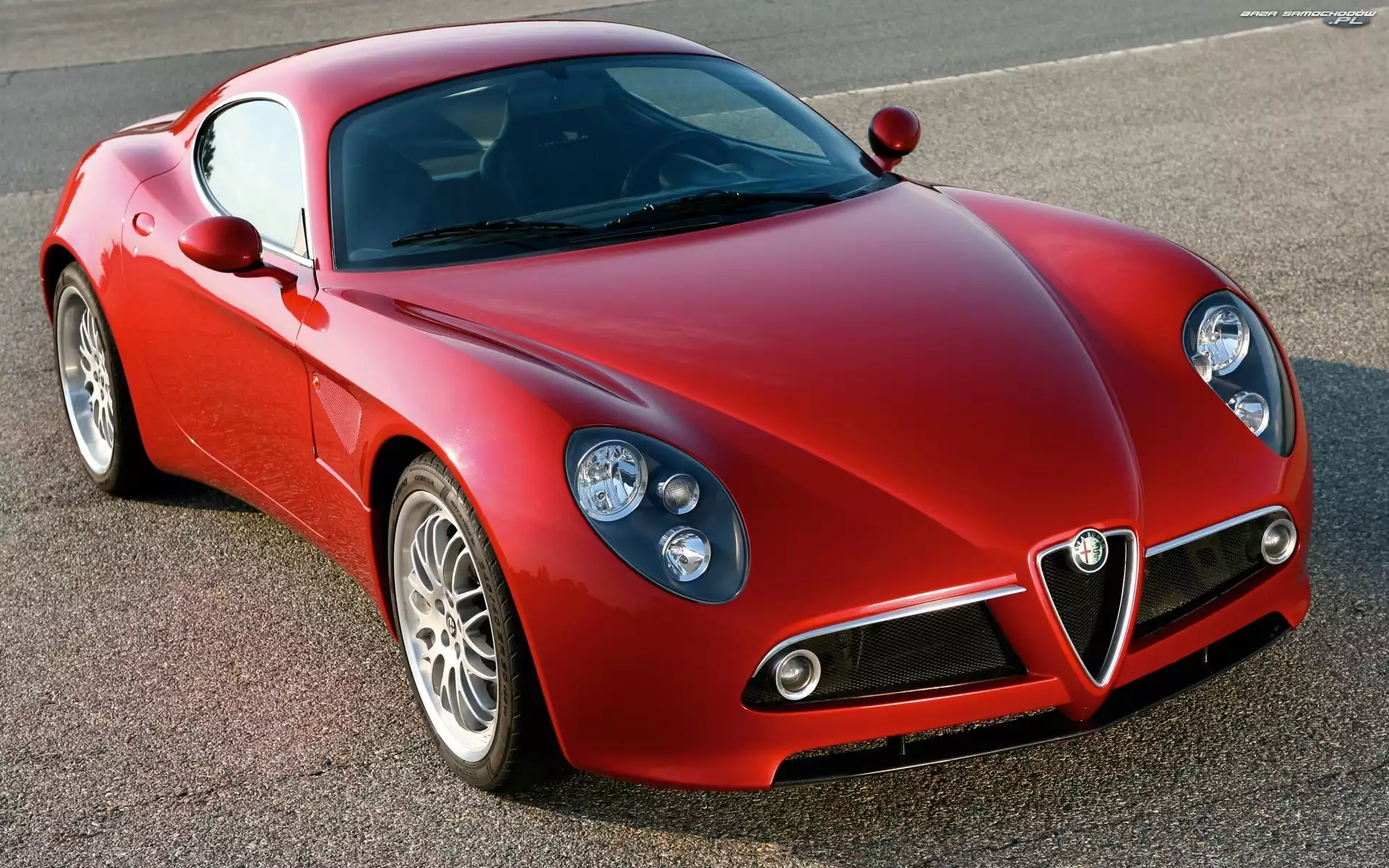 Maska, Czerwona, Alfa Romeo 8C