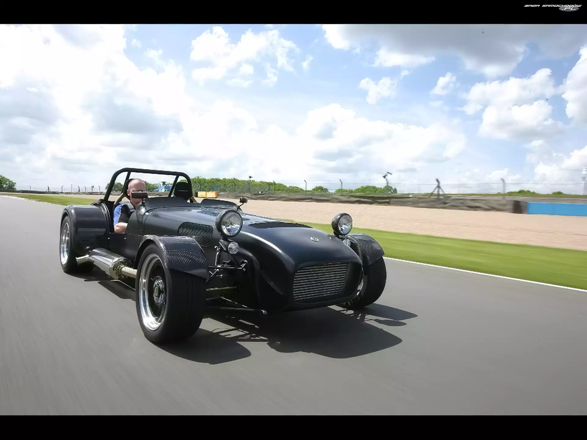 Mat, Caterham Seria R, Czarny