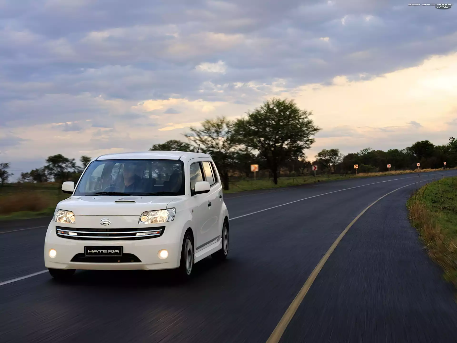 Światła, Daihatsu Materia, Droga