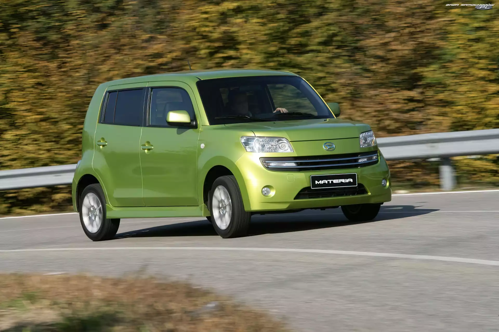 Daihatsu Materia, Zakręt