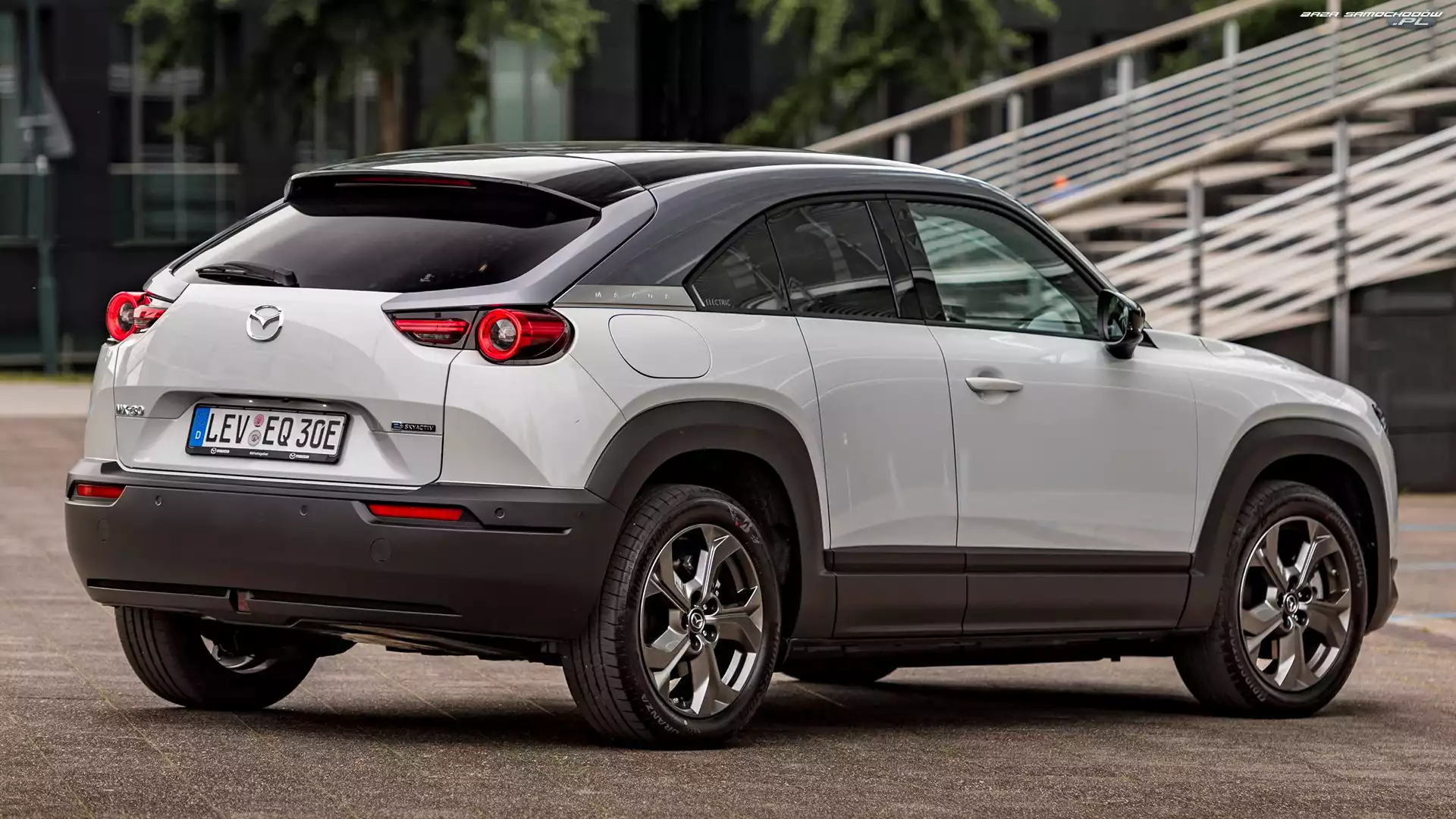 Mazda MX-30, Tył