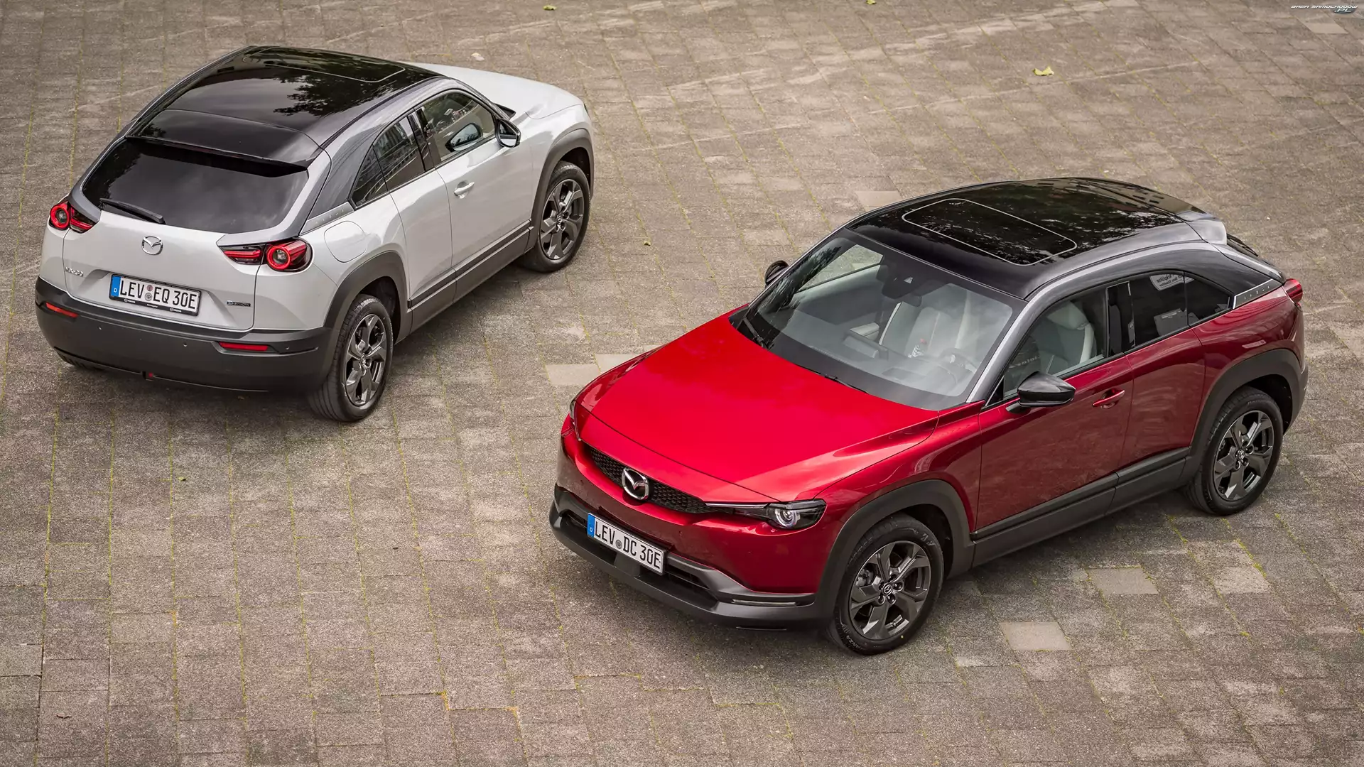 Mazda MX-30, Dwa, Samochody