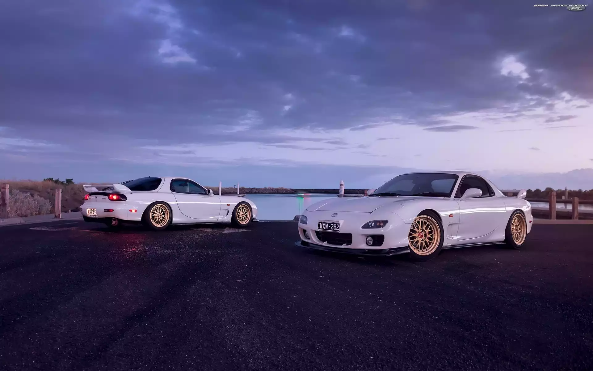 Mazda RX-7 FD, Dwa, Samochody