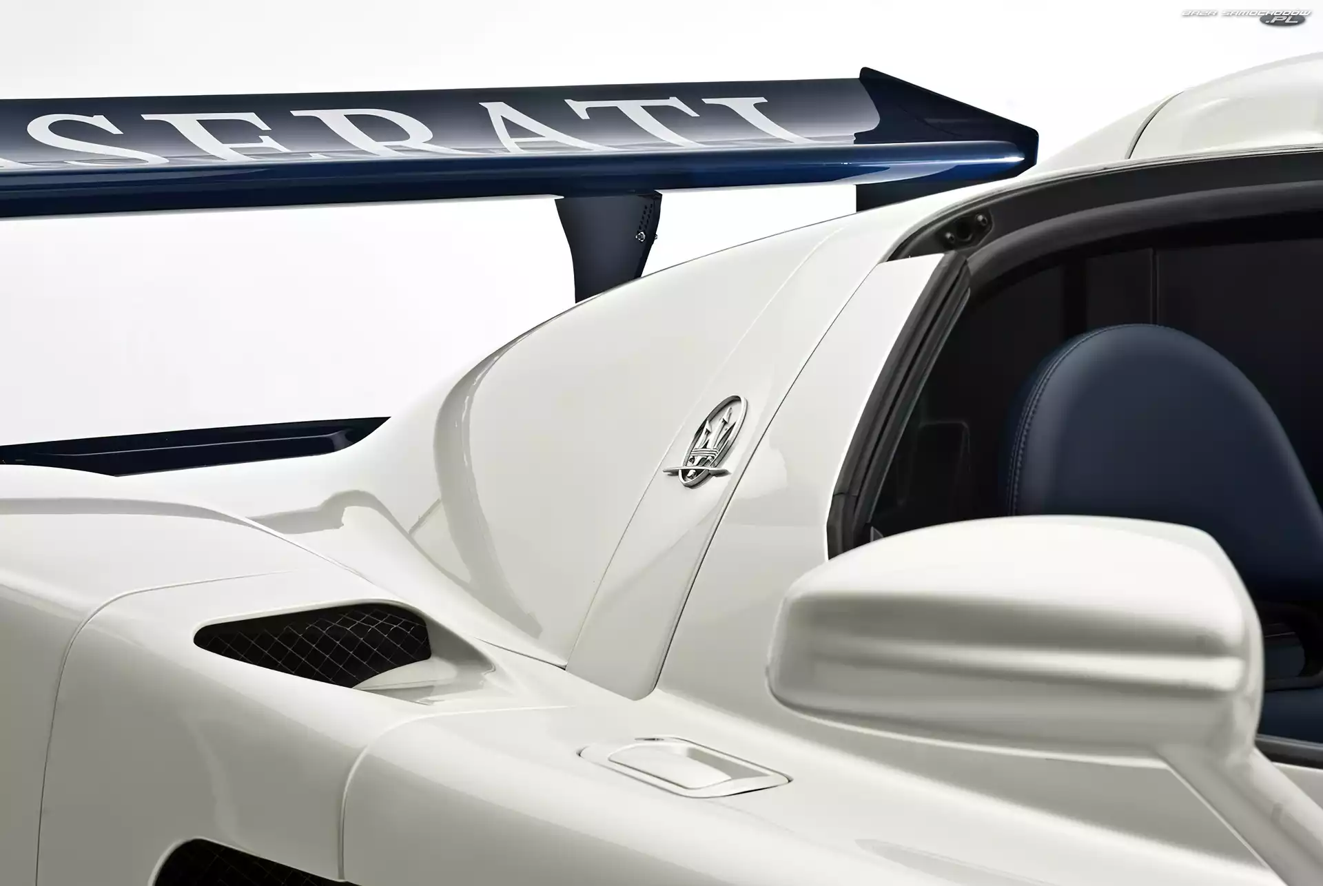 Lusterko, Maserati MC12