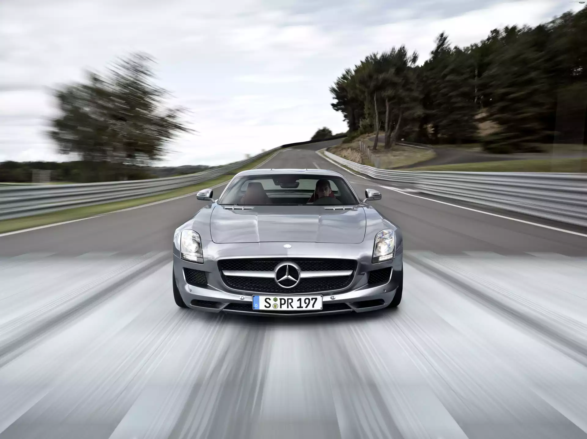 Mercedes Benz SLS, Agresywny, Przód