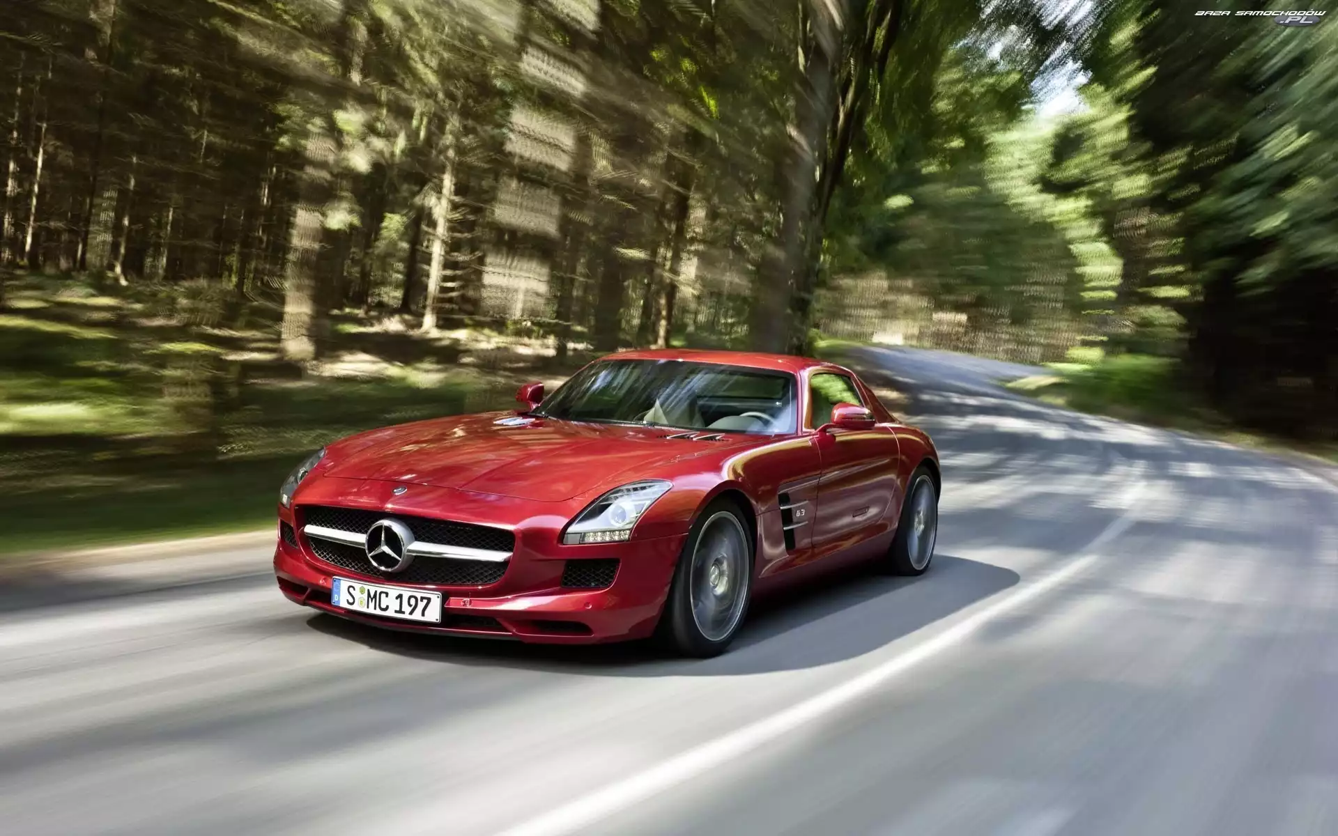Mercedes SLS, Droga, Las