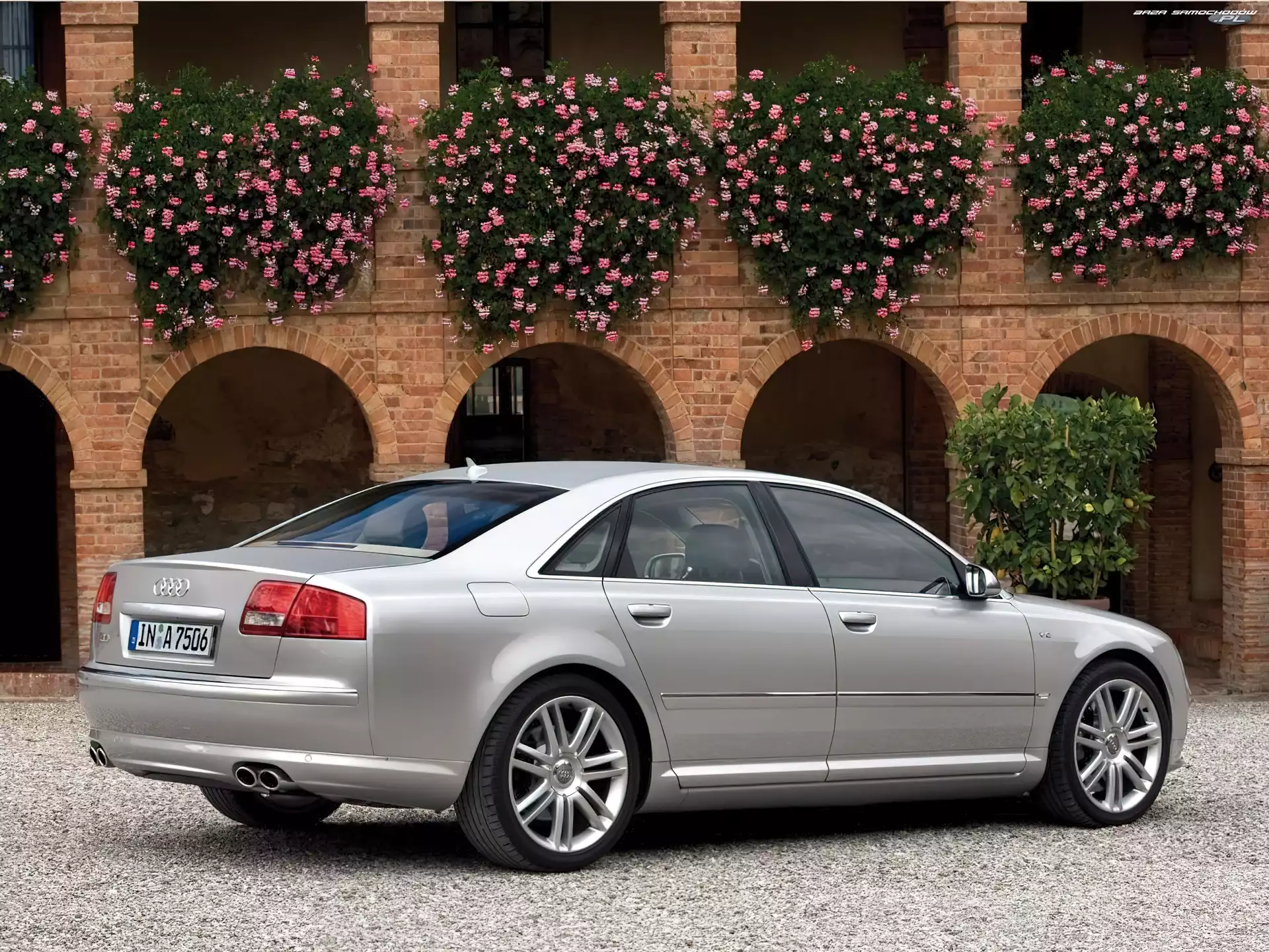 Metalik, Audi S8, Srebrny