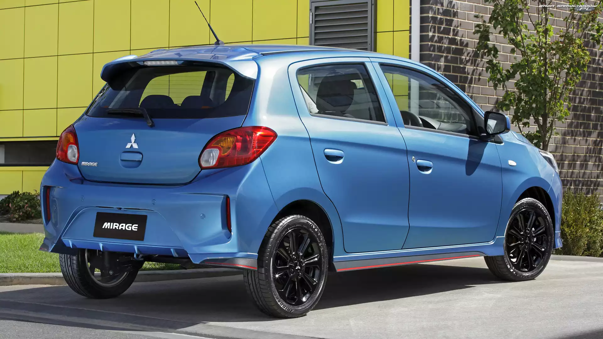 Mitsubishi Mirage, Niebieski
