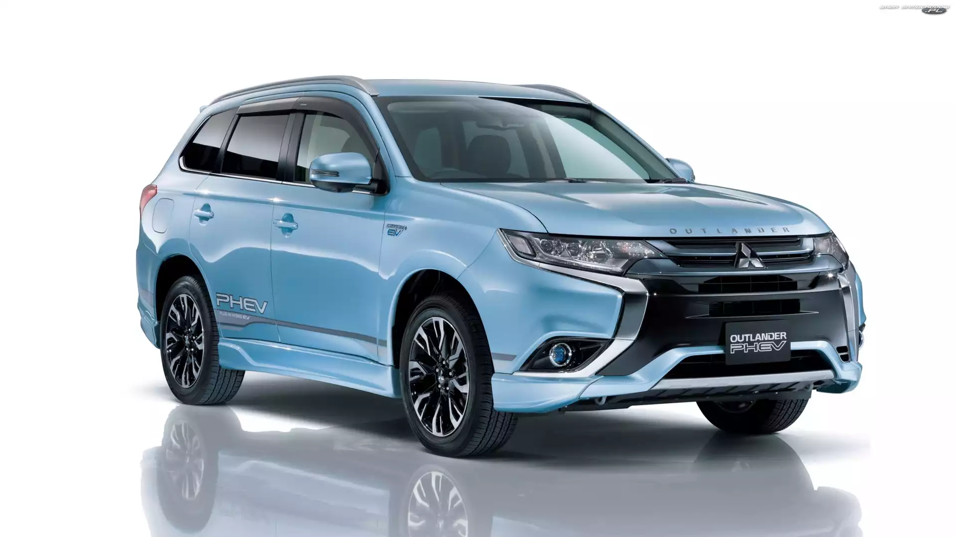 Mitsubishi Outlander PHEV, 2015