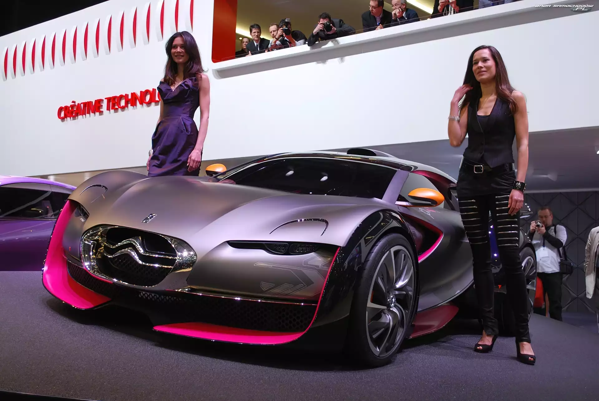 Modelki, Pokaz, Citroen Survolt