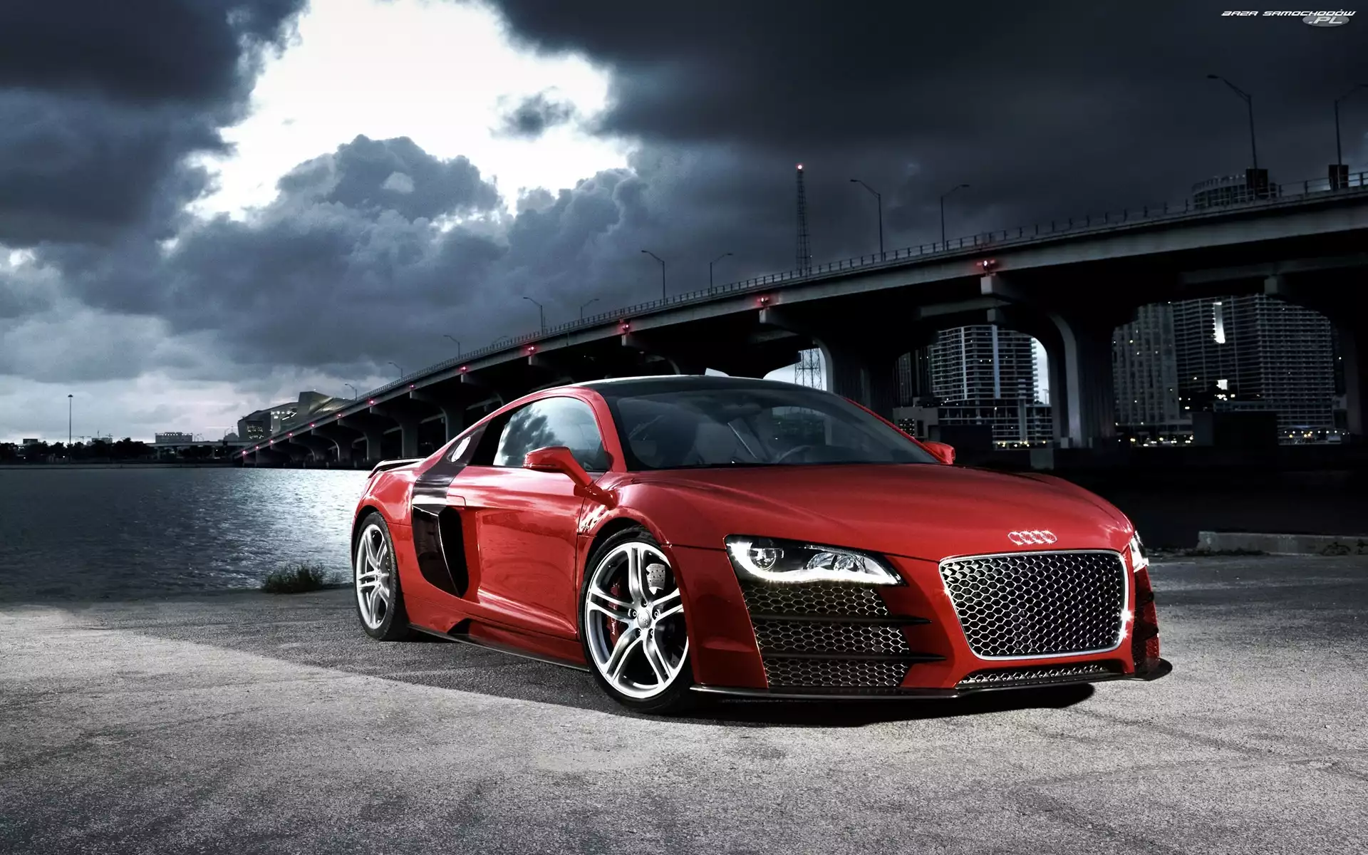 Most, Audi R8, Chmury