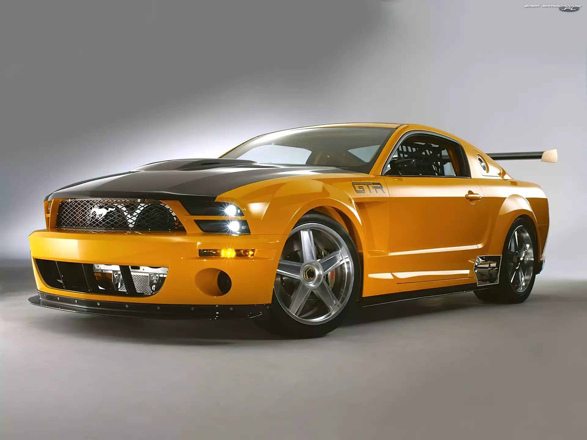 Żółty, Ford Mustang GT
