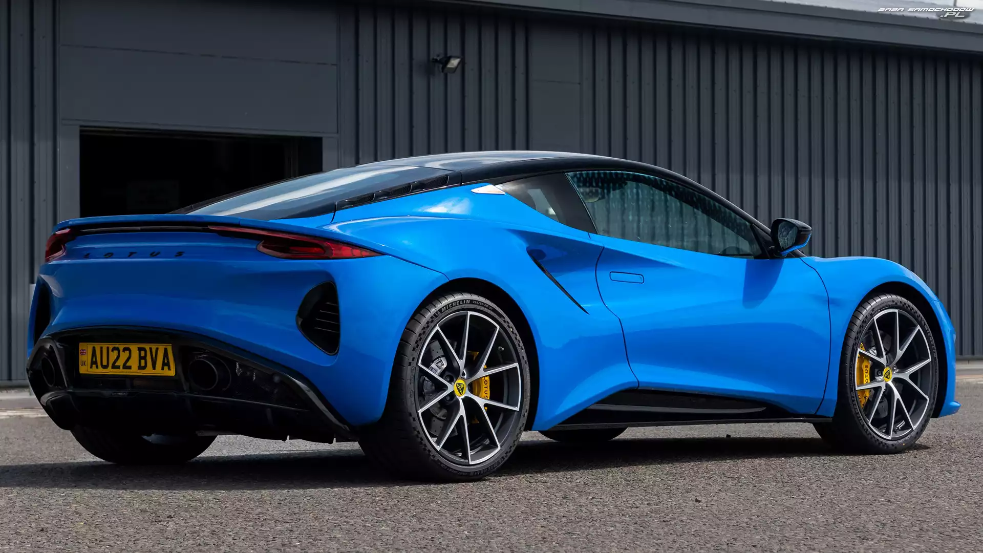 Lotus Emira First, Niebieski