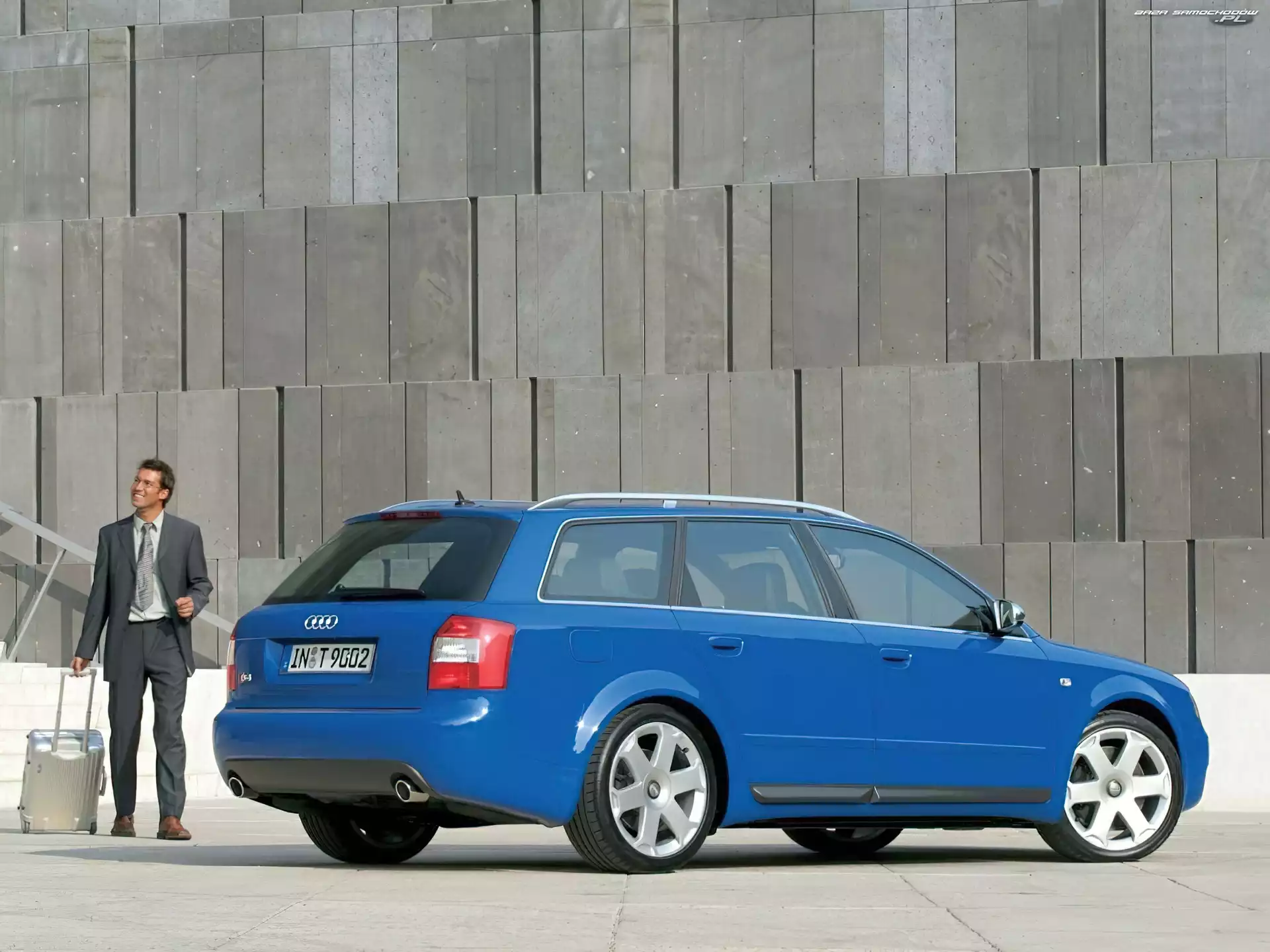 S4, Niebieski