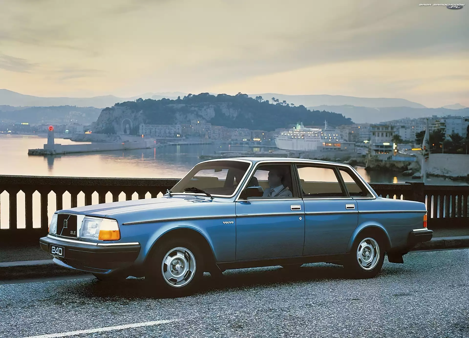 Volvo 240 GLE, Niebieskie