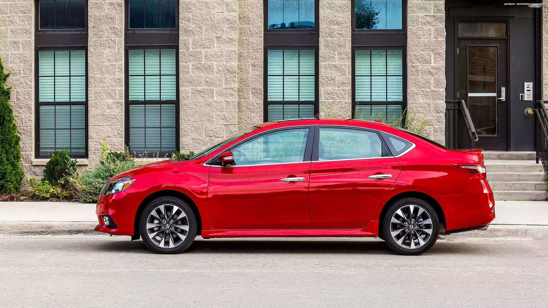 Nissan Sentra, Budynek, Czerwony, Bok