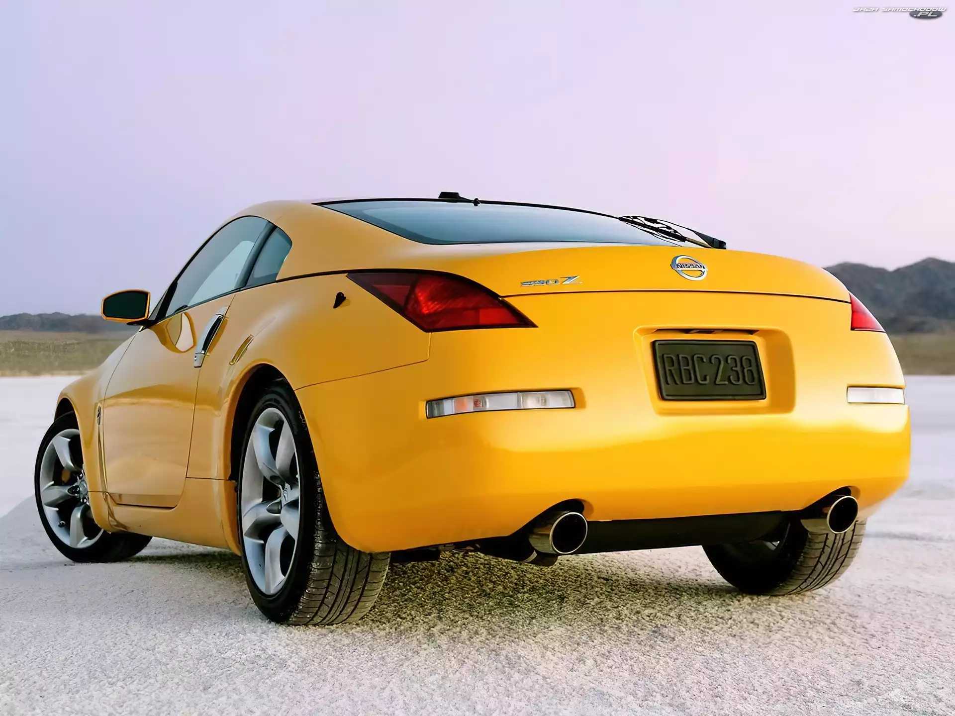 Żółty, Nissan 350Z
