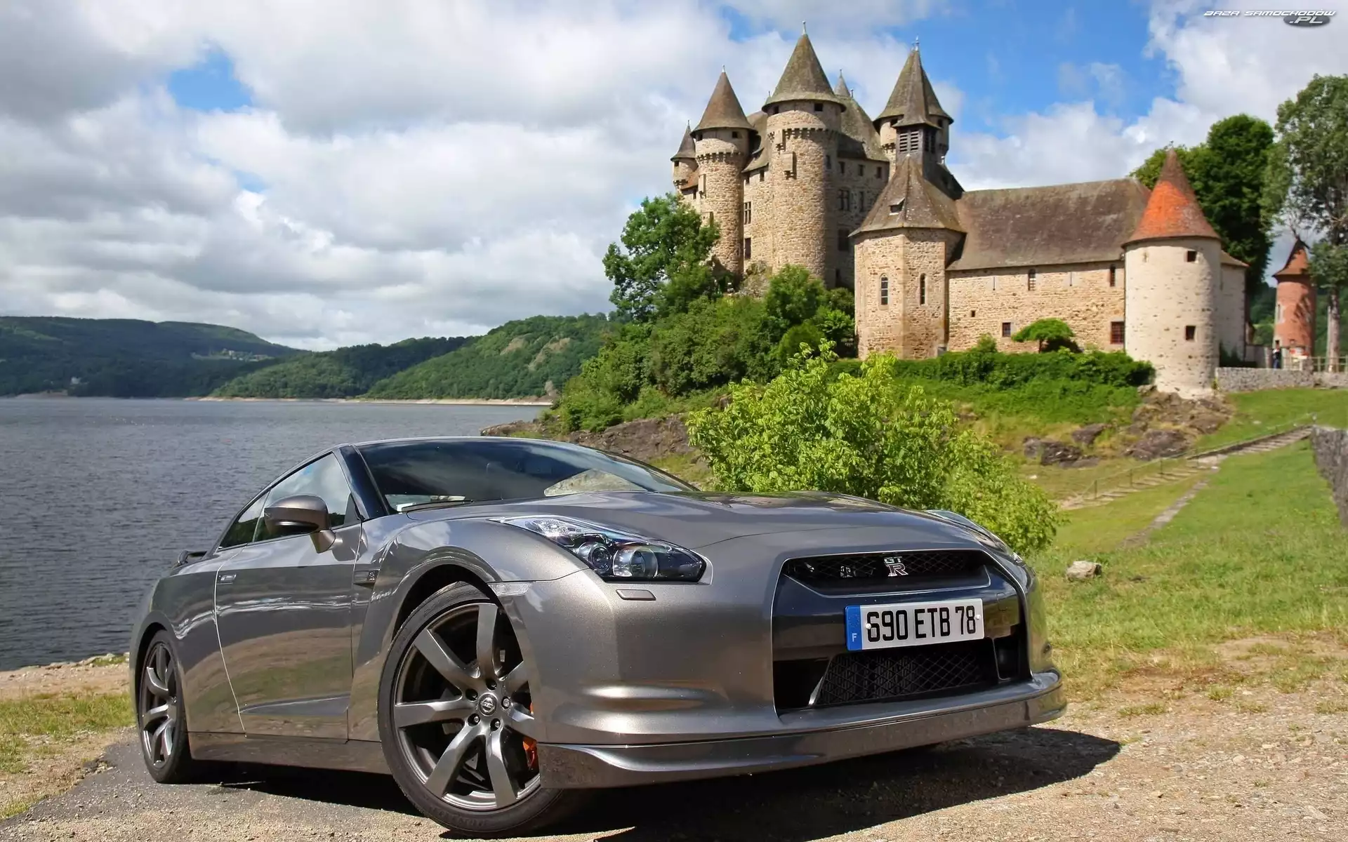 Nissan GTR, Srebrny, Samochód