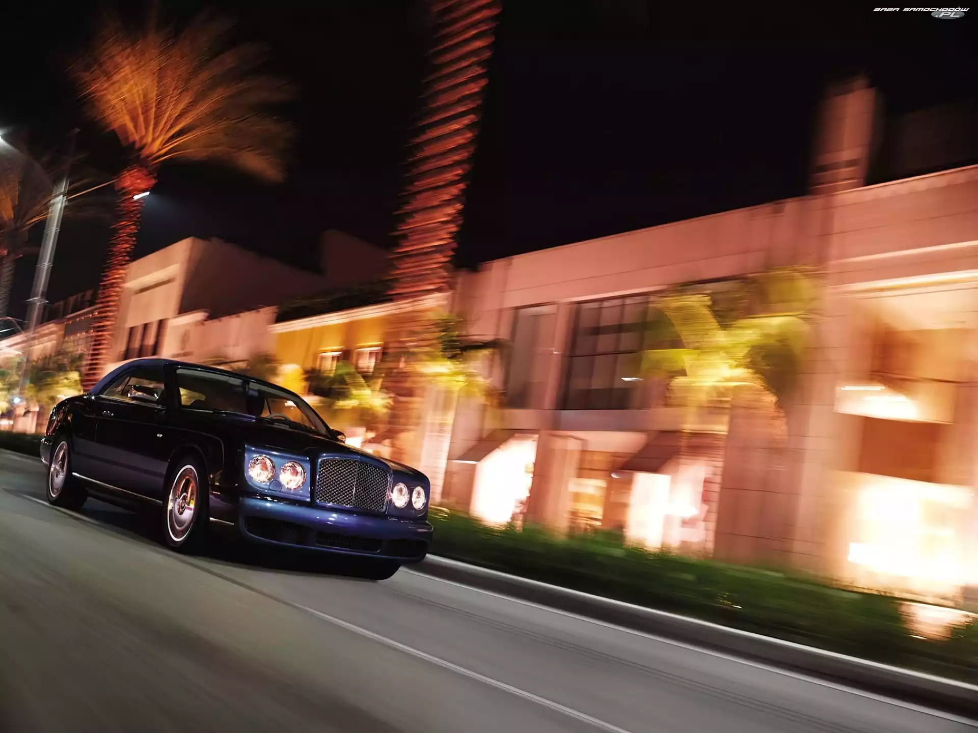 Nocą, Bentley Azure, Miasto