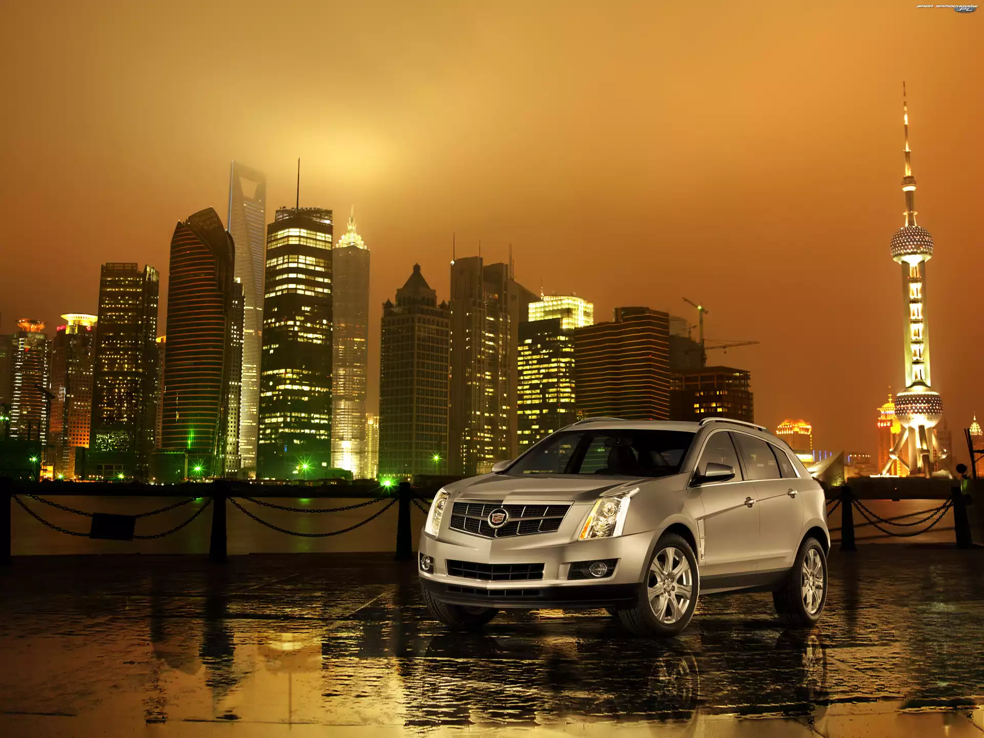 Nocą, Cadillac SRX, Miasto