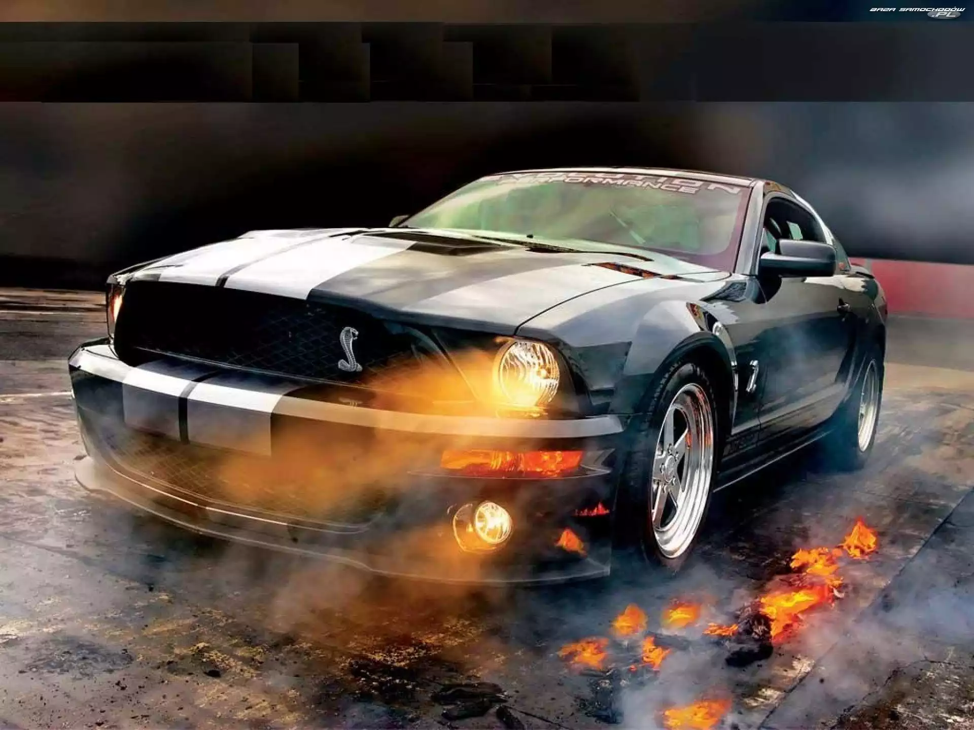 Ogień, Ford Mustang, Światła