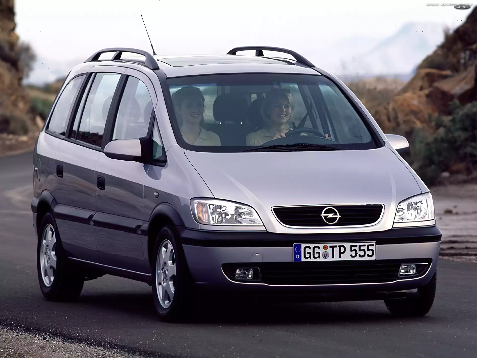 Dwie Kobiety, Opel Zafira