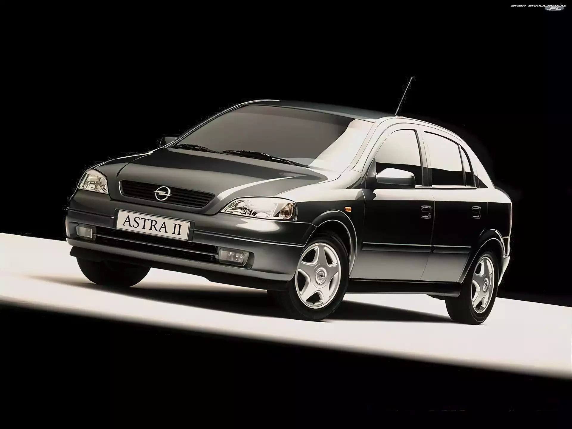 Czterodrzwiowa, Opel Astra II