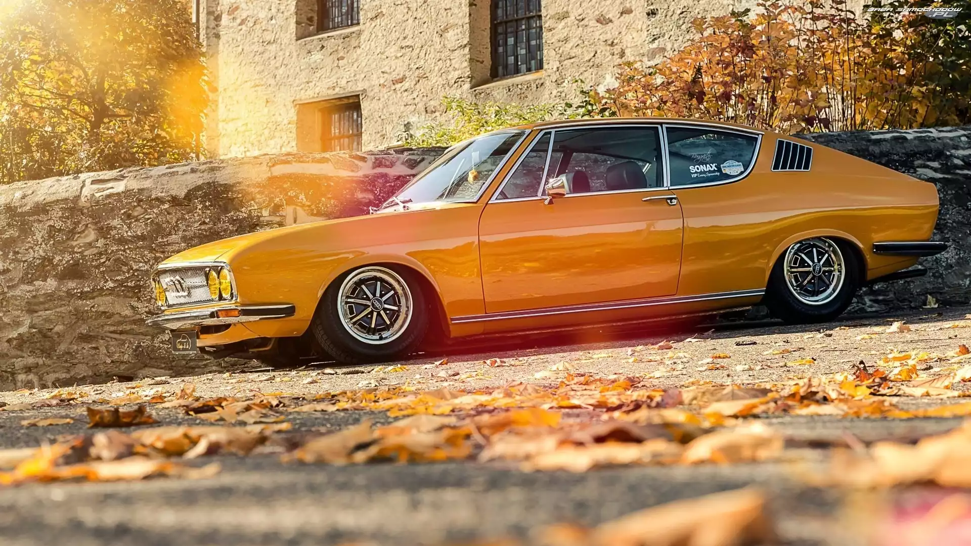 Mrs Orangina, Jesień, Audi 100 Coupe S, 1972