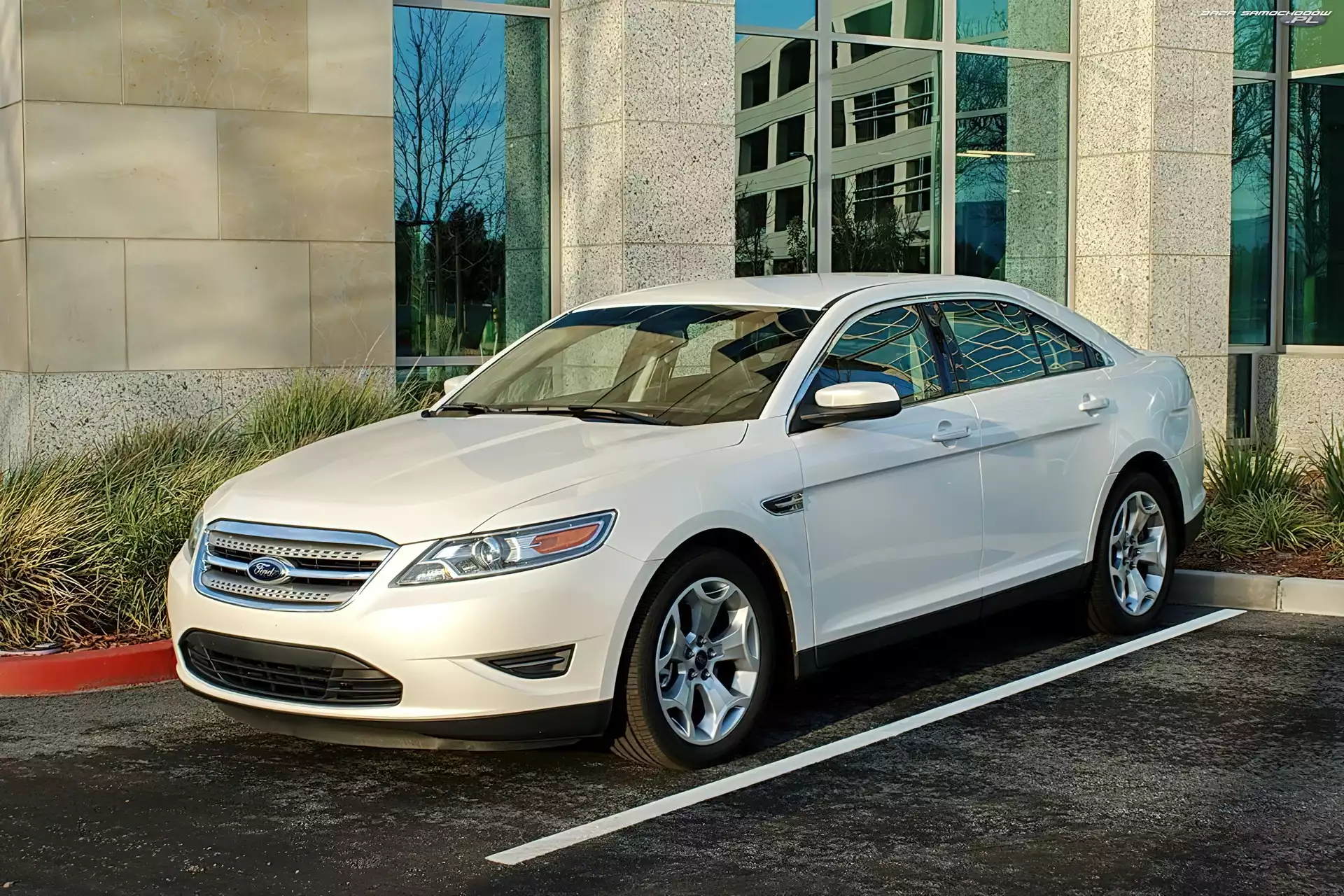 Parking, Biały, Ford Taurus