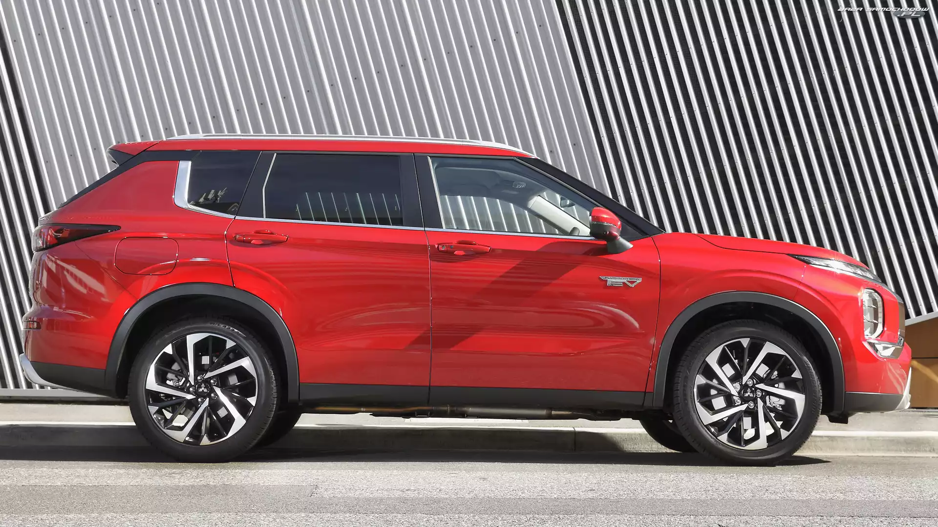 Bok, Mitsubishi Outlander PHEV