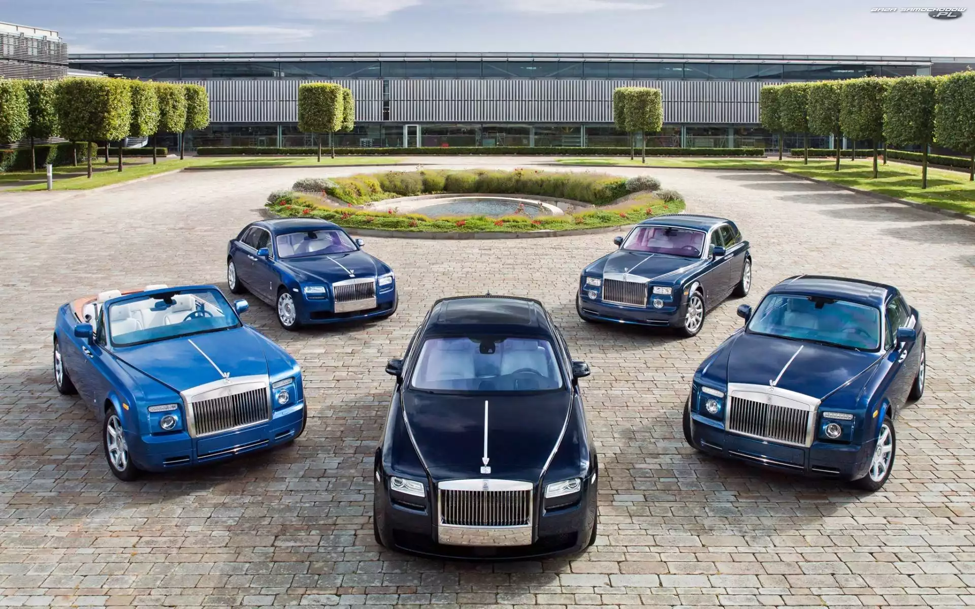 Plac, Samochody, Rolls-Royce